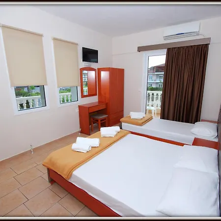 John & Eve * Paralía