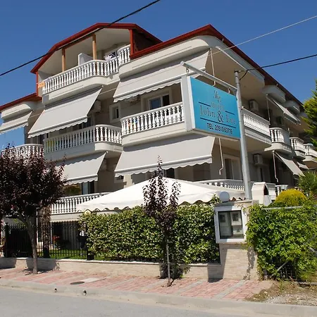 Hotel John & Eve *