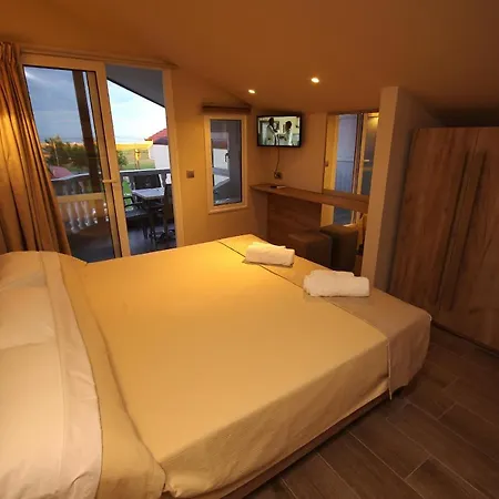 Hotel John & Eve Paralía