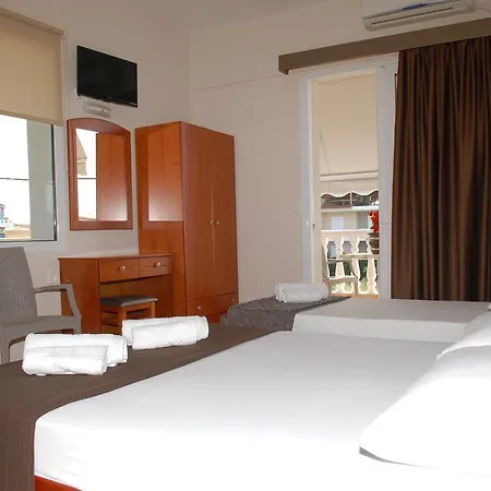 Hotel John & Eve *