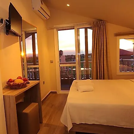 John & Eve Hotel