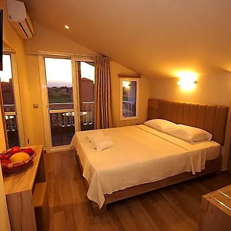 Hotel John & Eve *