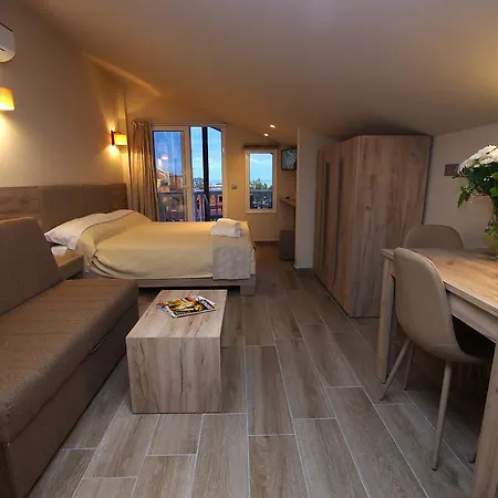 Hotel John & Eve *