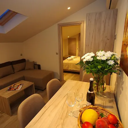 John & Eve Hotel *