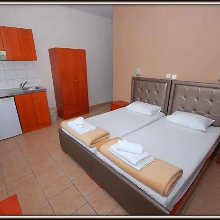 Hotel John & Eve *