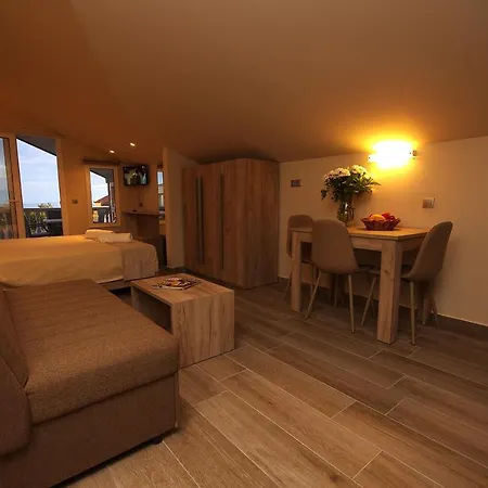 Hotel John & Eve Paralía