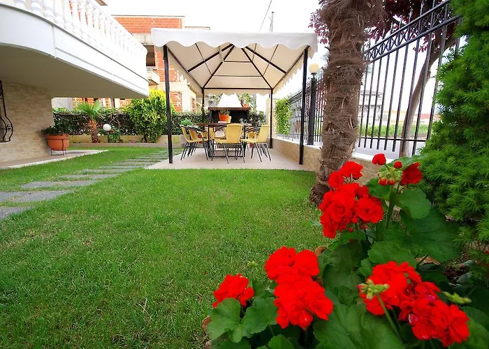 John & Eve * Paralía