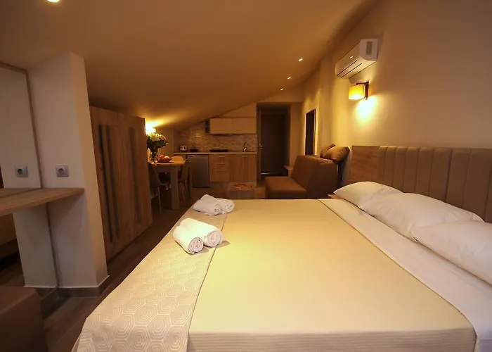 John & Eve * Paralía