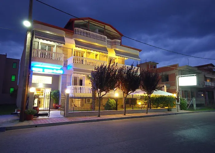 John & Eve * Paralía