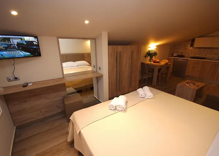 John & Eve * Paralía